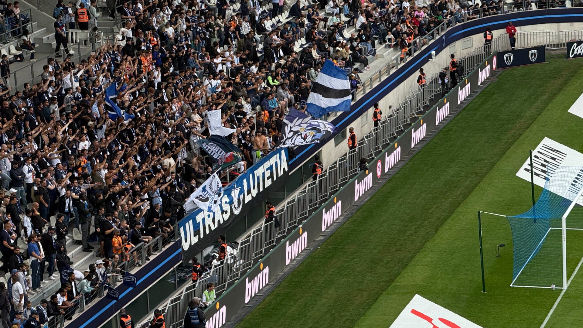 12eHomme photo : Kop parisien (Ultras Lutetia)